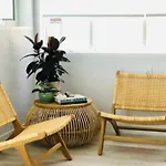 Village District! Cleo Beach! 5 Min Walk To Dtwn!