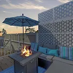 Ocean Views! Detached Villa By Victoria Beach