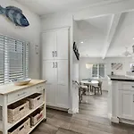 Ocean Views! Detached Villa By Victoria Beach