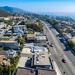 Ocean Views! Steps From Victoria Beach, Lux Design