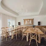 Casa Loma Beach Hotel