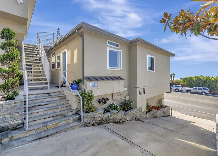 Ocean Views! Steps From Victoria Beach, Lux Design