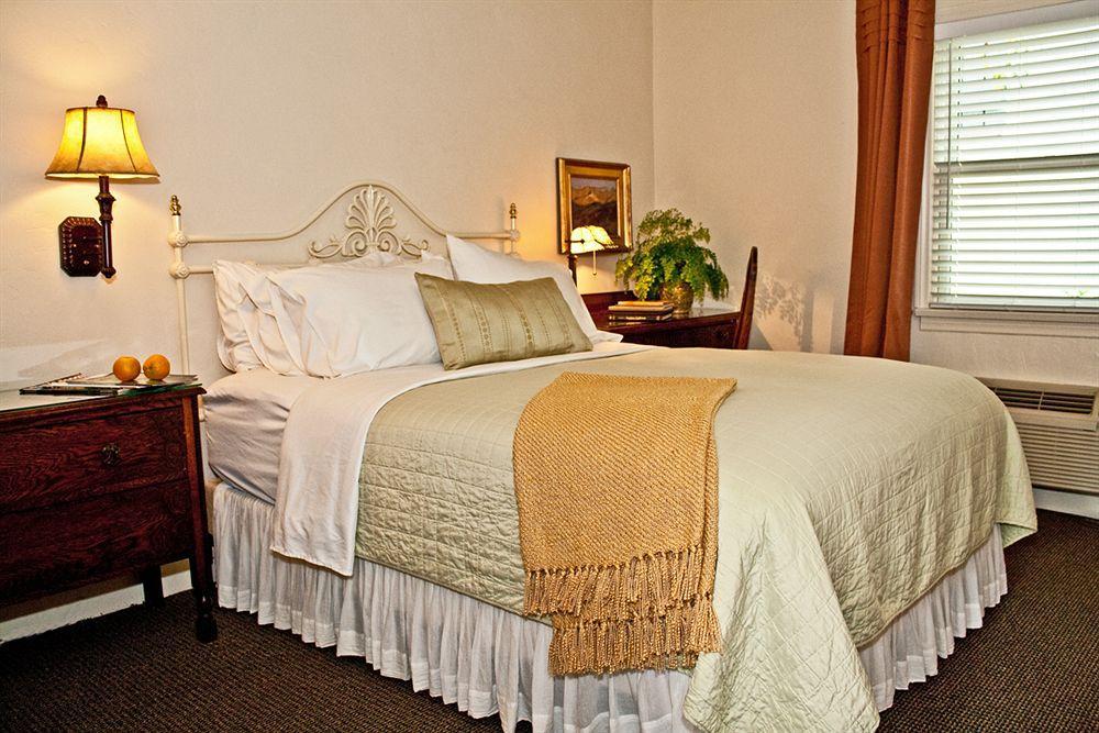 Casa Laguna & 4*