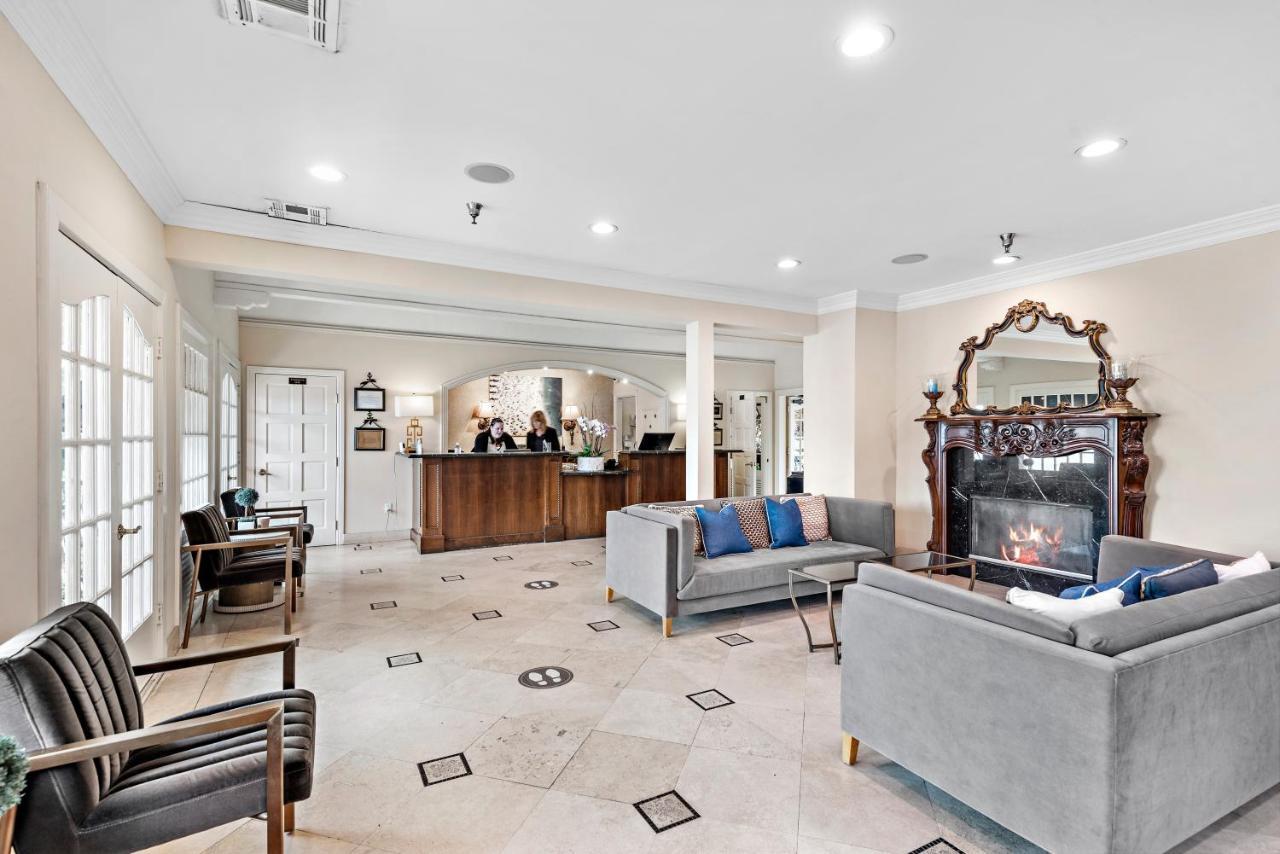 14 West Laguna Hotel 3*