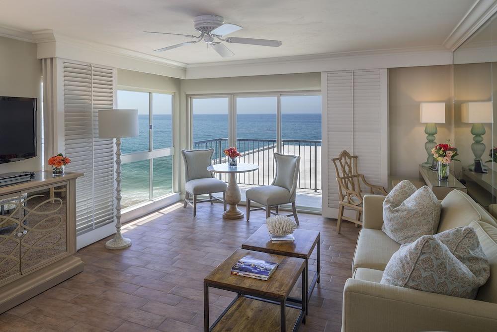 Resort Surf & Sand 5*