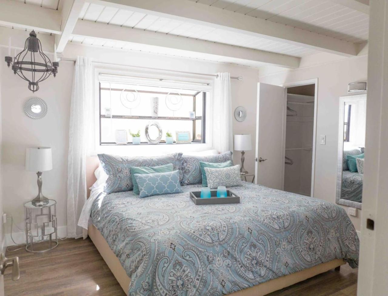 Stunningly Perfect New Remodel Galore Holiday home