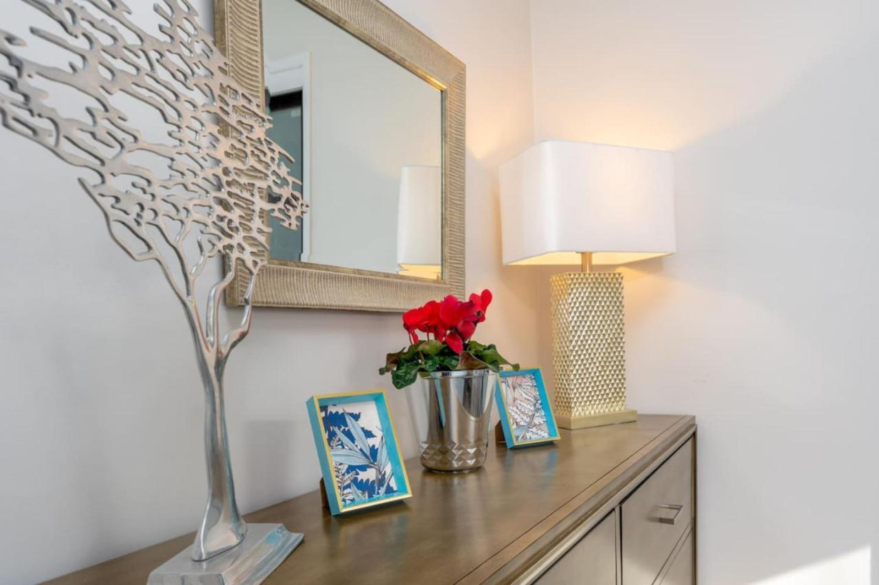 100 Percent New Stunning Huge Home, Garden Beach, Reserved Parking Holiday home Laguna Beach