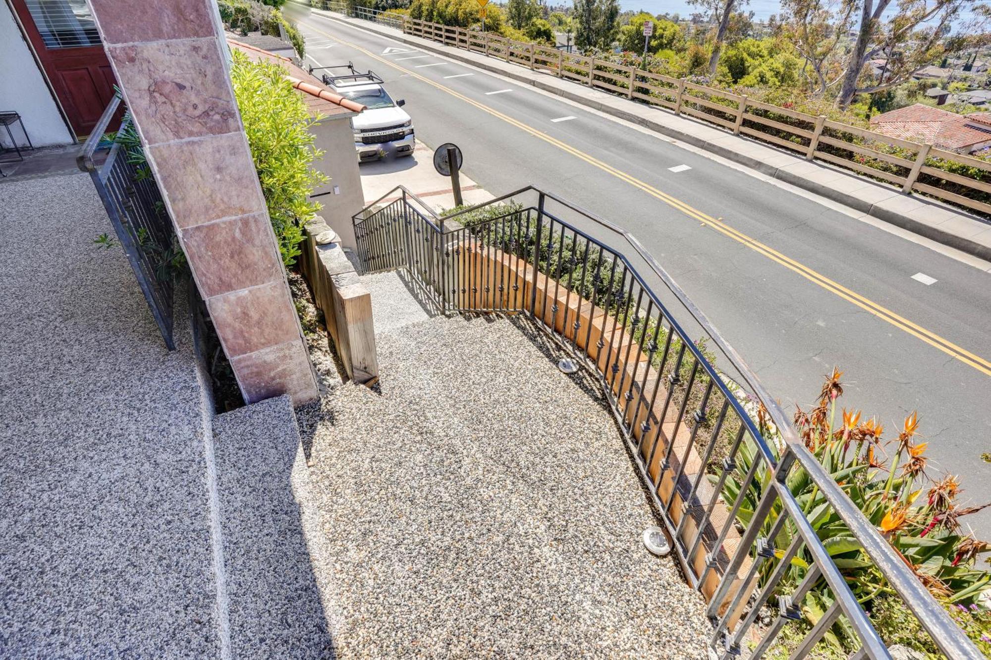 Laguna Getaway With Patio And Clear Ocean Views! *