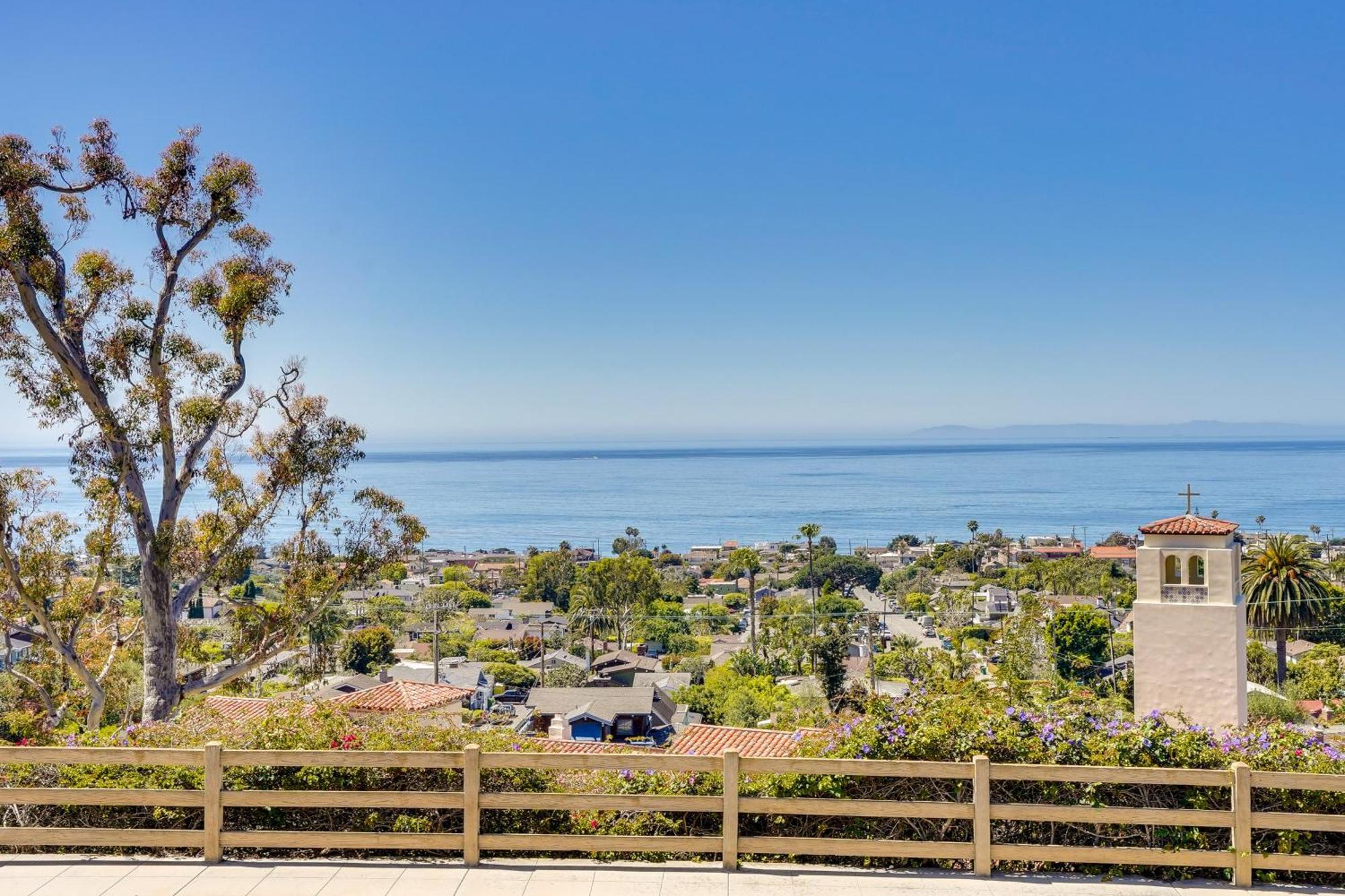 Laguna Getaway With Patio And Clear Ocean Views! *