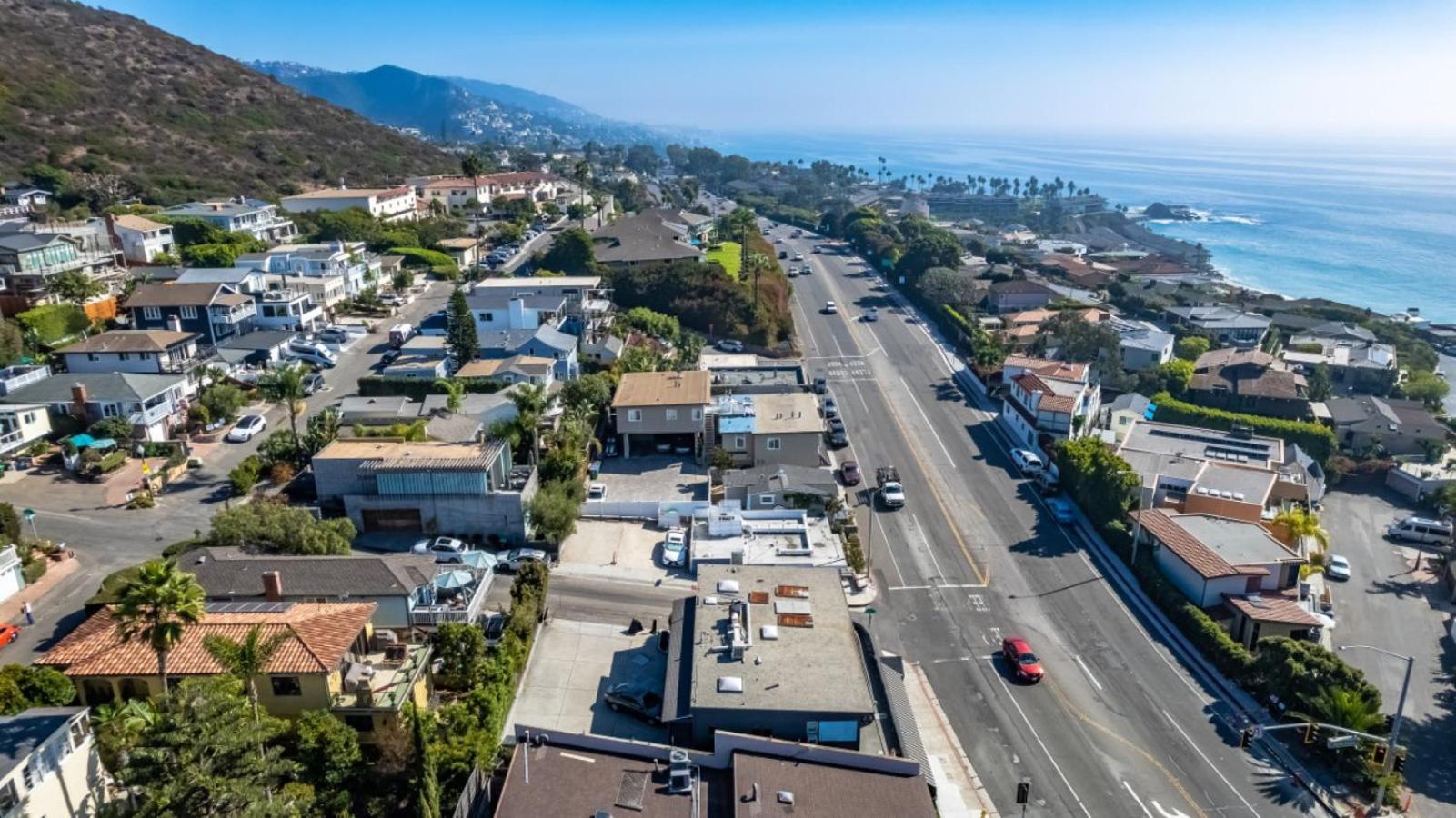 Ocean Views! Steps From Victoria Beach, Lux Design *