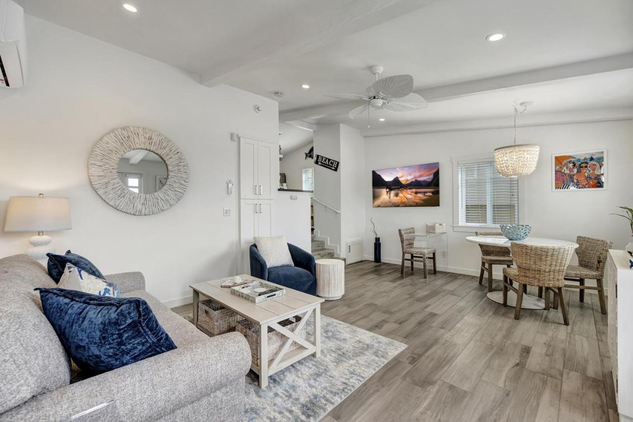 Ocean Views! Detached By Victoria