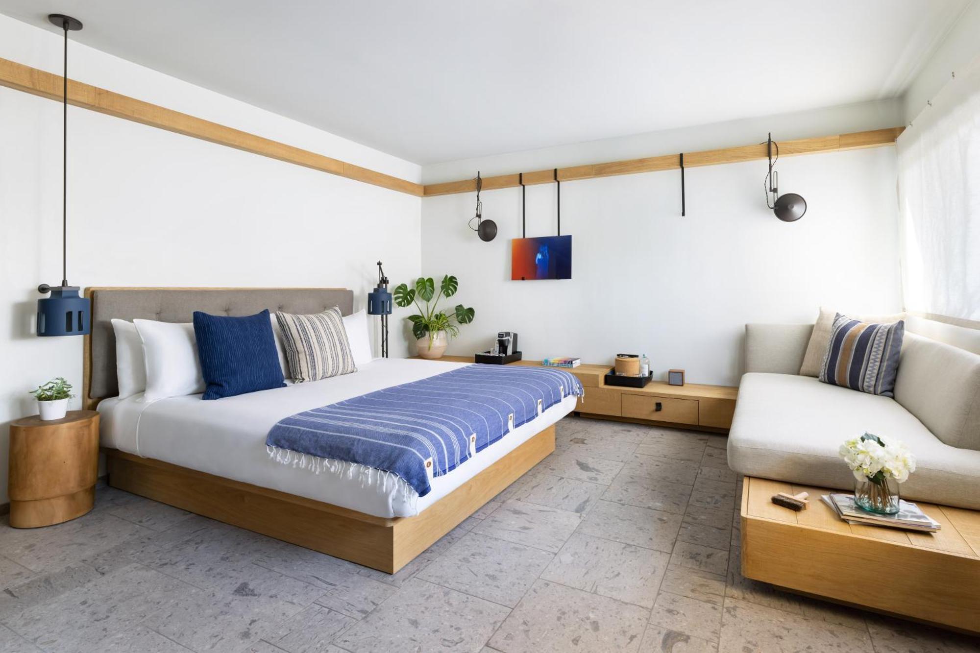 Hotel Pacific Edge