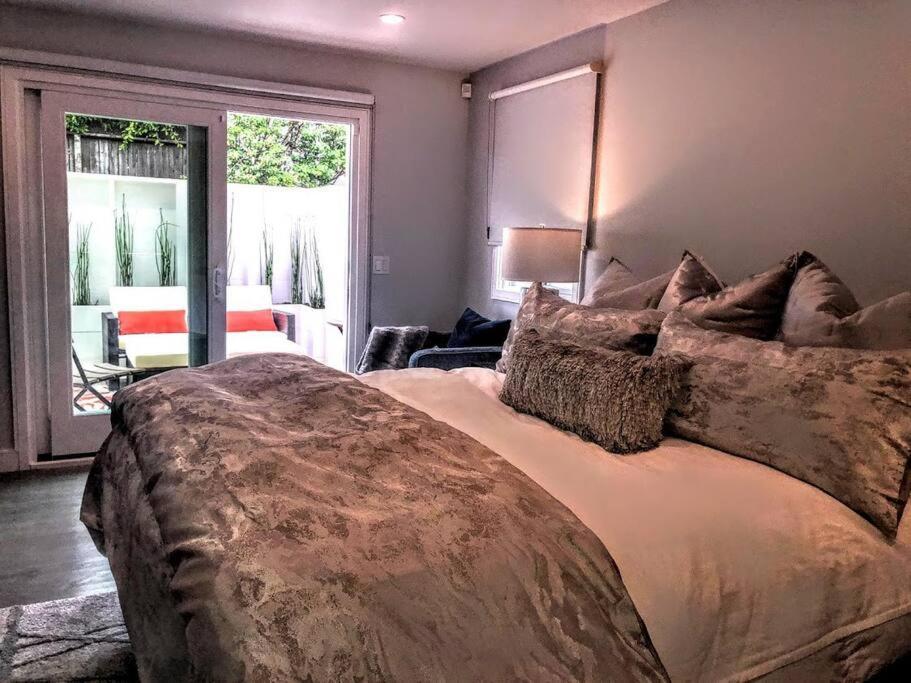 Laguna House *