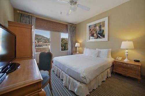 Laguna Hotel 3*