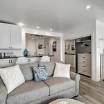 Ocean Views! Steps From Victoria Beach, Lux Design