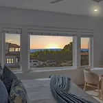 Ocean Views! Steps From Victoria Beach, Lux Design