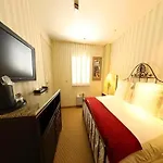 Laguna Brisas - A Beach Hotel