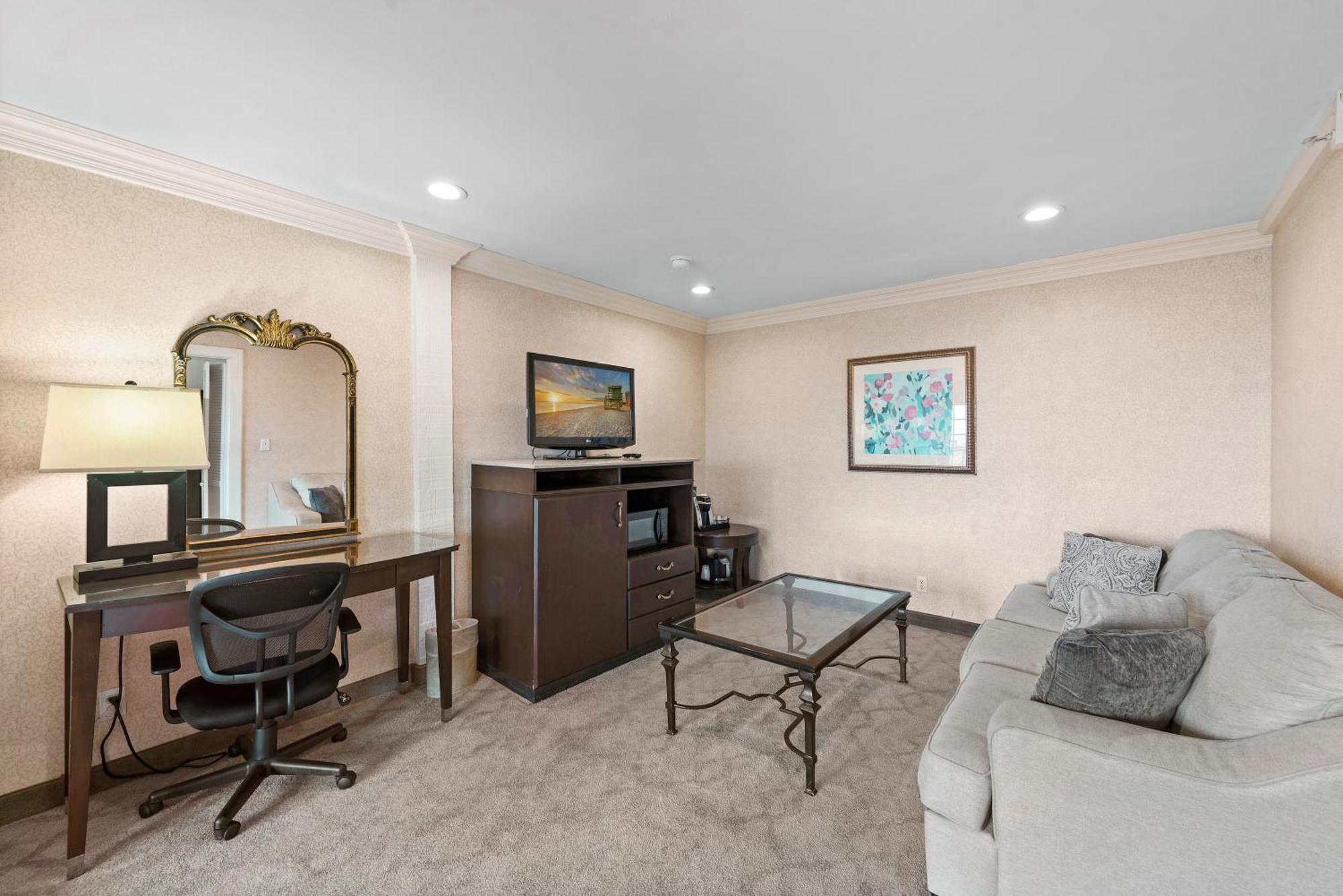 14 West Laguna