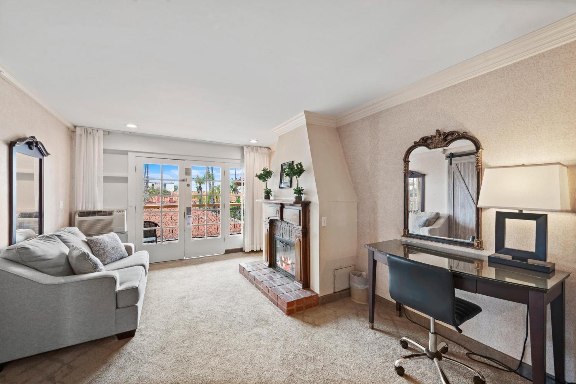 14 West Laguna