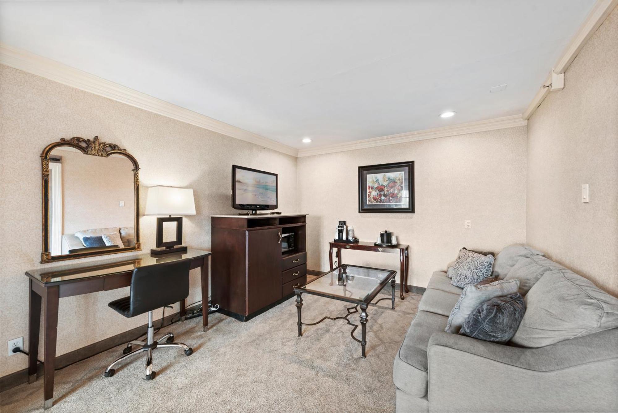 14 West Laguna 3*