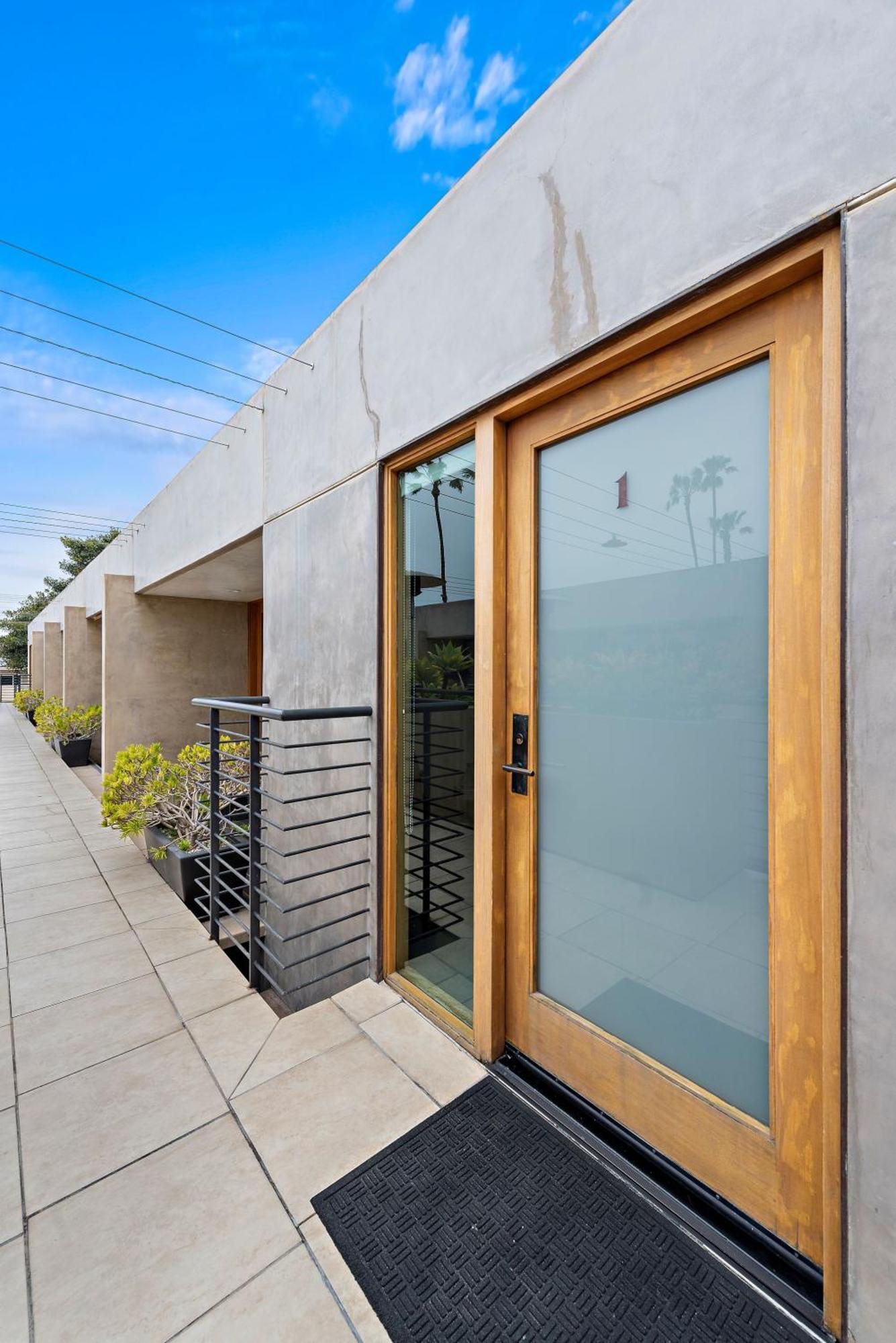14 West Laguna 3*