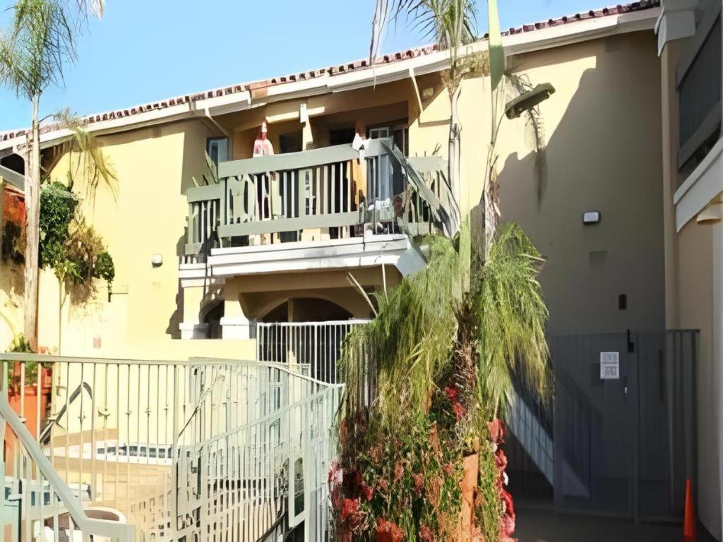 Laguna Brisas - A Hotel