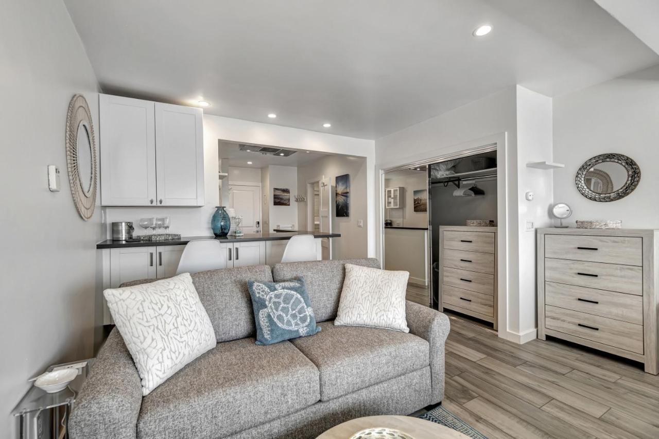 Ocean Views! Steps From Victoria Beach, Lux Design *
