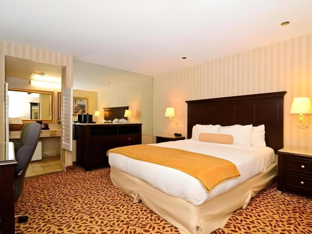 Hotel Laguna Brisas - A