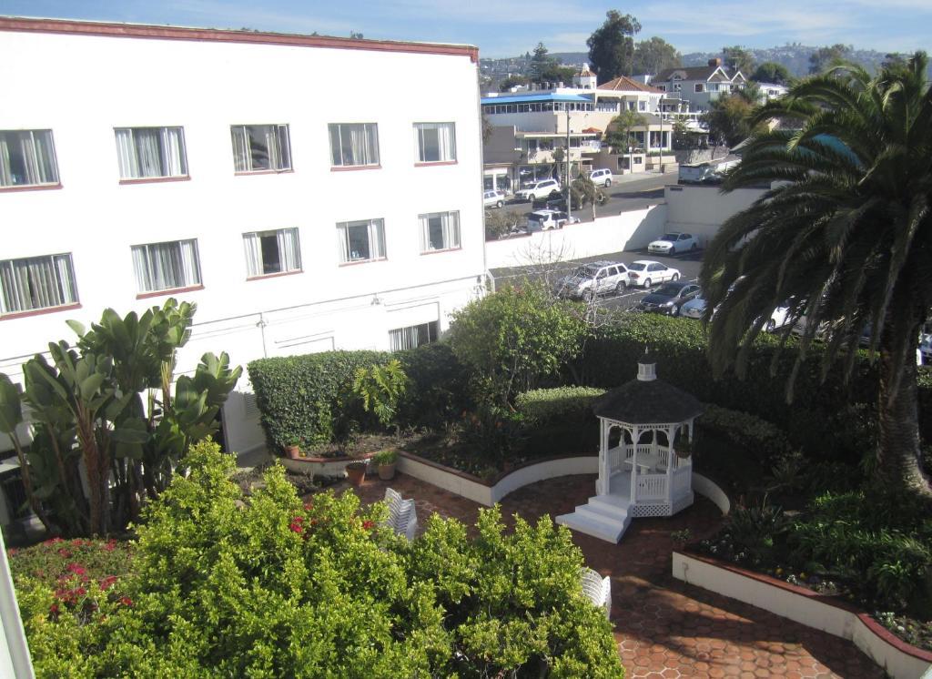 Laguna Hotel 3*