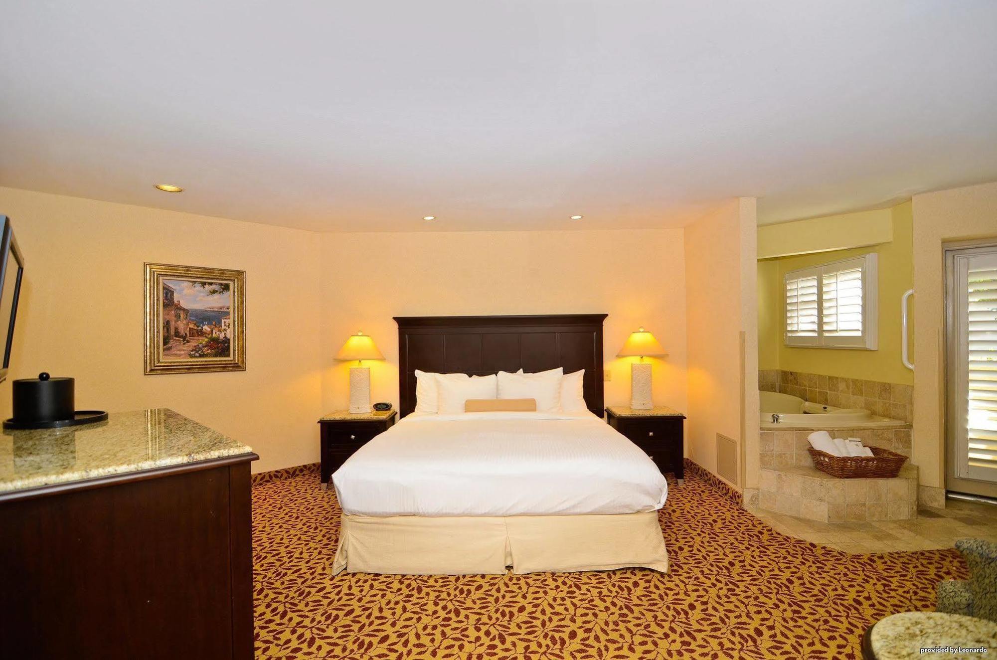 Hotel Laguna Brisas - A